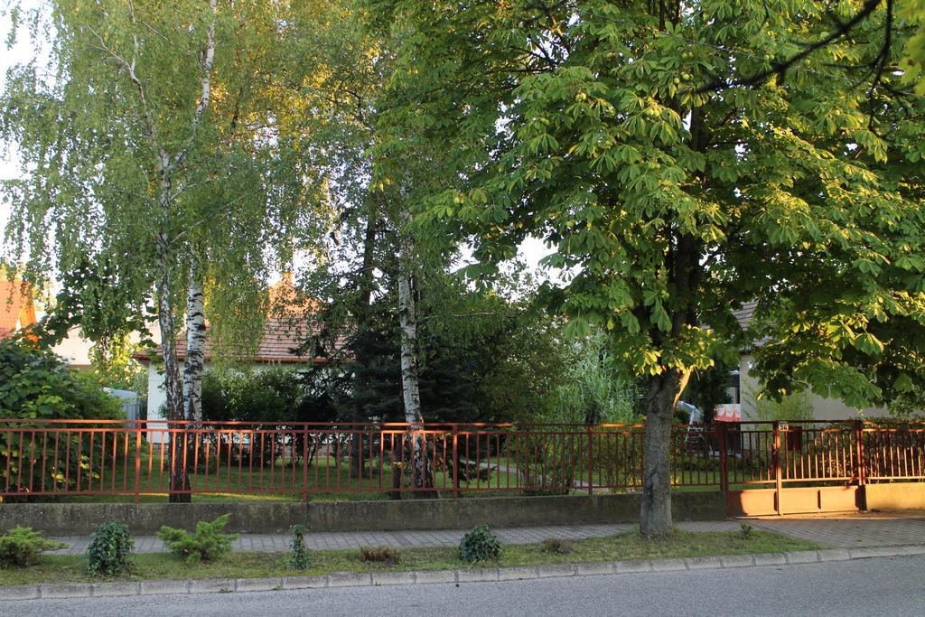 Evelin Nyaralohaz Villa Siófok Exteriör bild