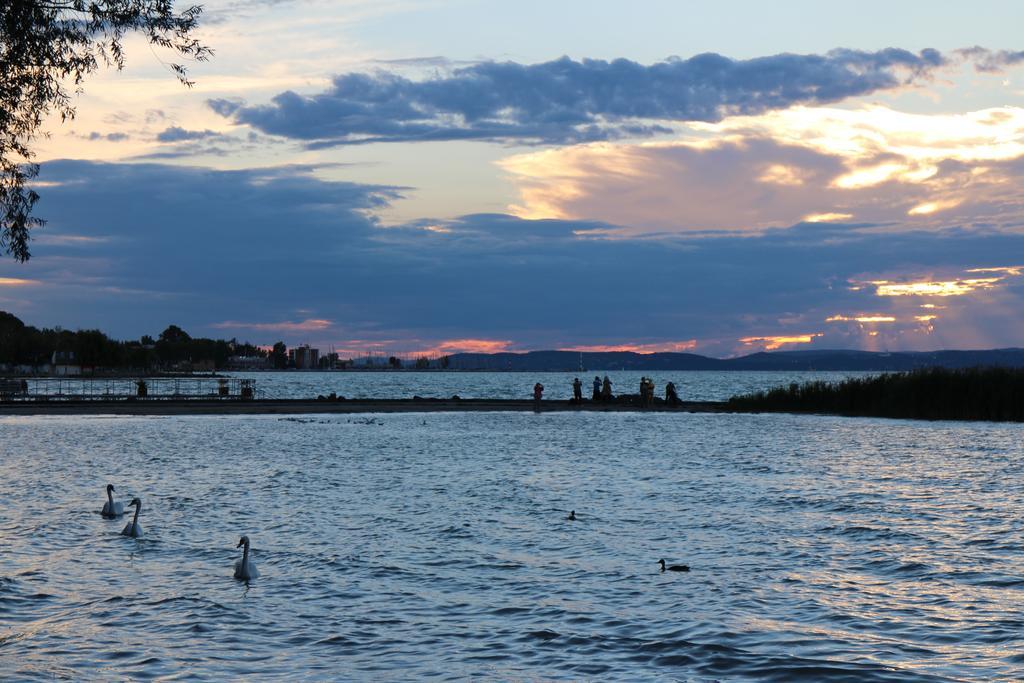 Evelin Nyaralohaz Villa Siófok Exteriör bild