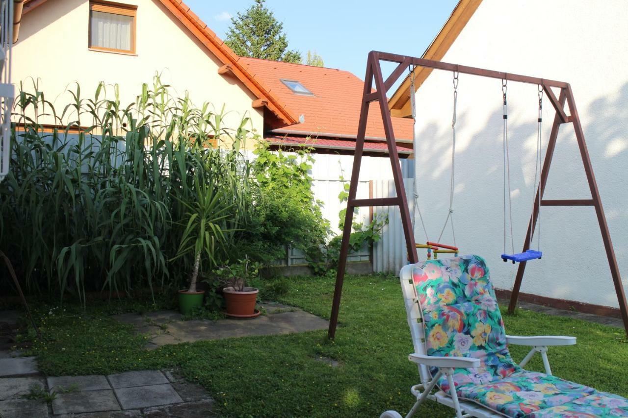 Evelin Nyaralohaz Villa Siófok Exteriör bild